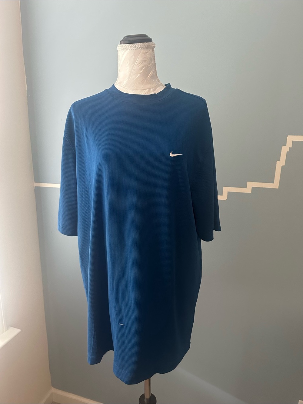 Nike Navy Blue Crewneck Short Sleeve Tee with White Swoosh Sphere Dry